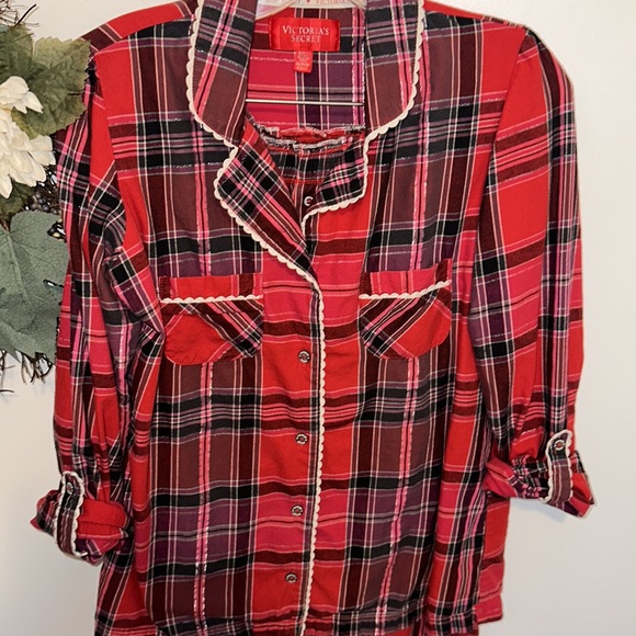 Victoria’s Secret Holiday Edition Flannel Pajama Set - Picture 2 of 10
